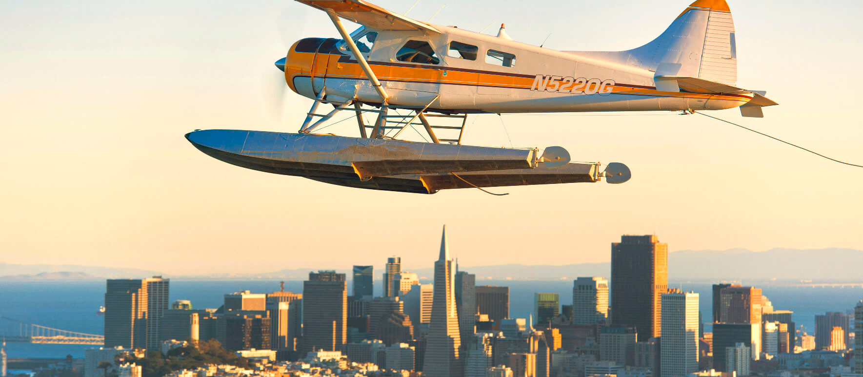 Tour-aerien-en-hydravion-vol-em-helicoptere-sur-alcatraz-et-la-baie-de-sanfrancisc
