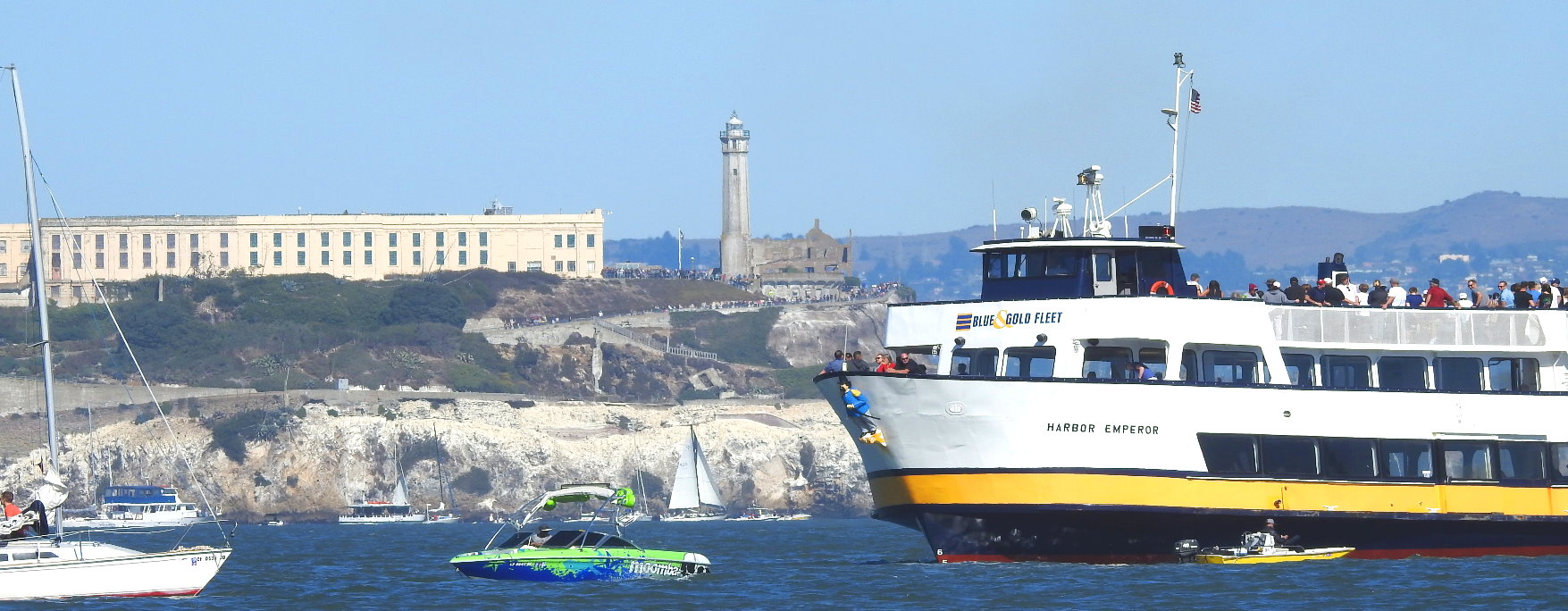 san_francisco_bay_cruises__ferry_trip_in_the_bay.jpg