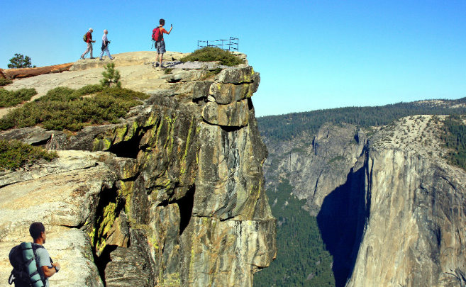 randonnées_d'une_journée_dans_le_parc_national_Yosemite_carte_des_sentiers_de_randonnée_carte_guide_de_voyage.JPG